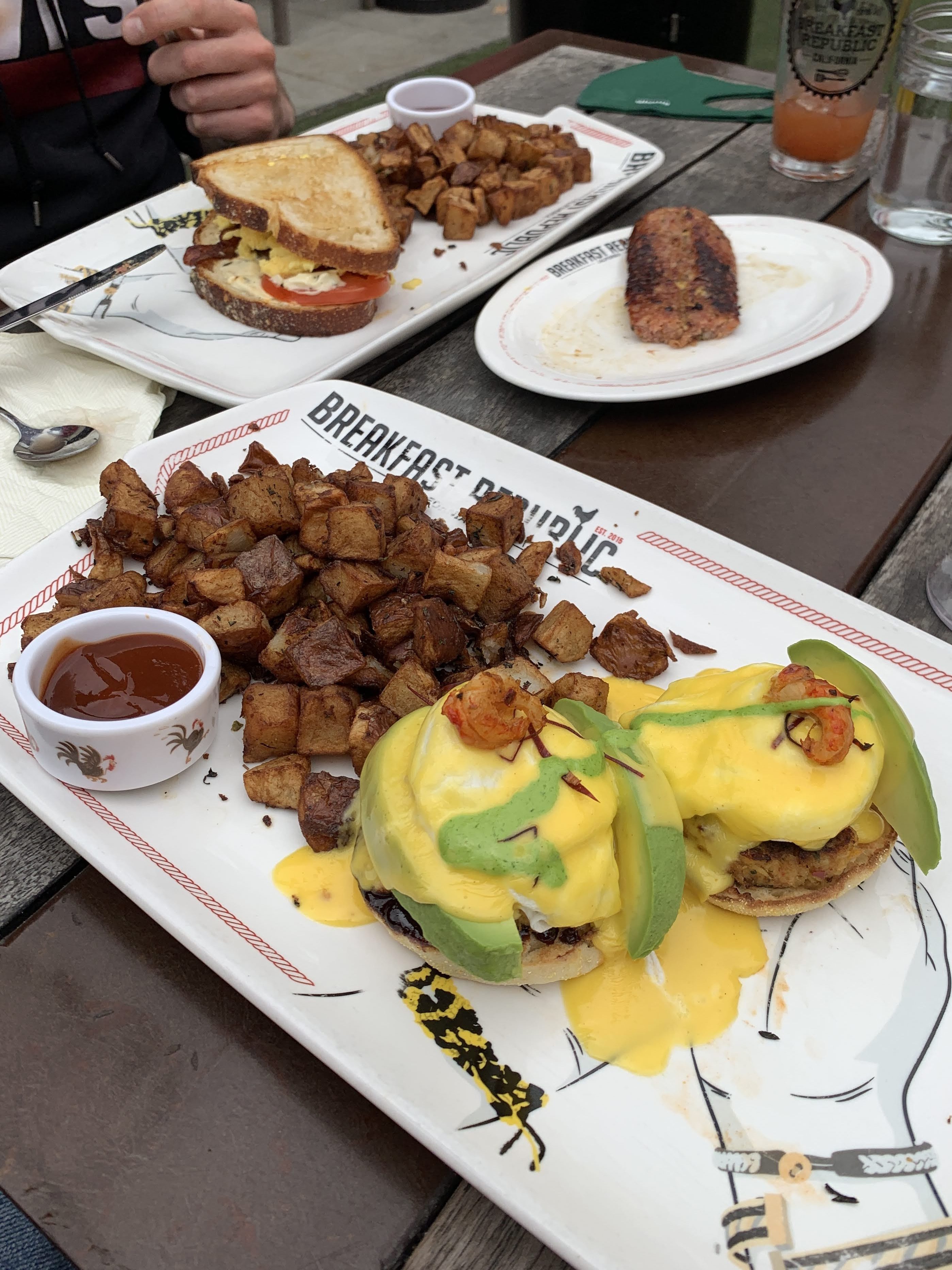 breakfast republic eggs benedict